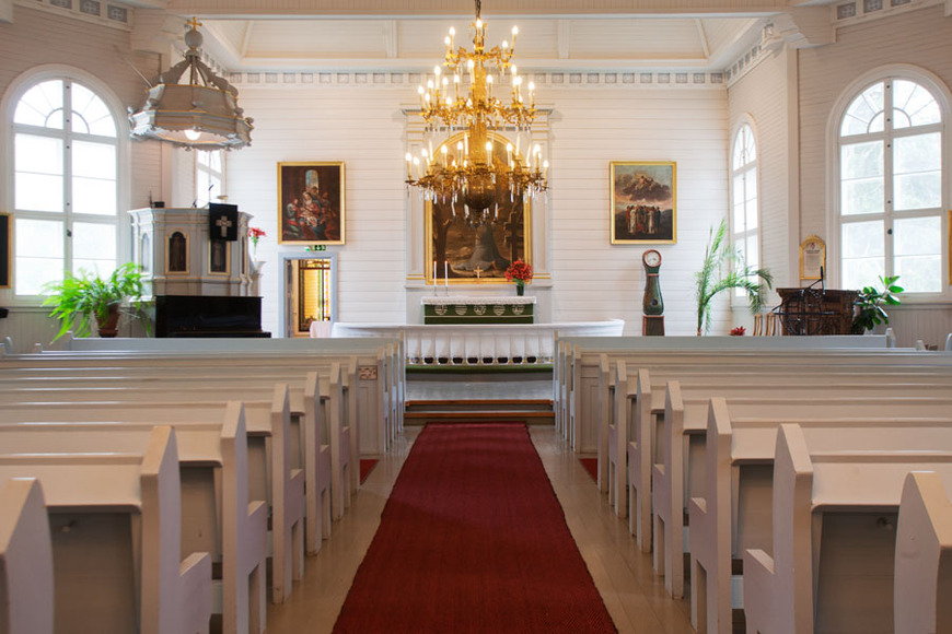 Teiskon kirkko kirkkosali