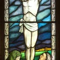 Alttaritaulu Kristus ristilla -lasimaalaus, Fritz Hilbert