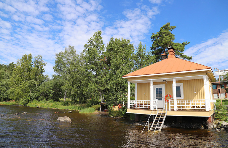 Aito-keskuksen rantasauna.