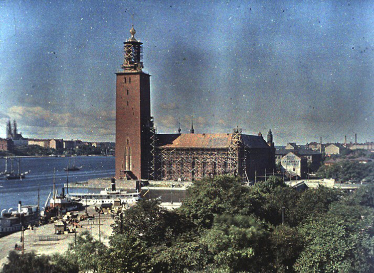 Vanha valokuva Tukholman kaupungintalosta.