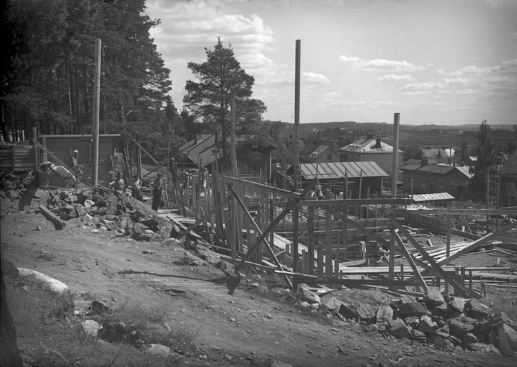 Harjun seurakuntatalon rakennustyömää.