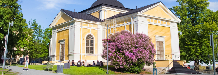 Tampereen keskustorin Vanha kirkko.