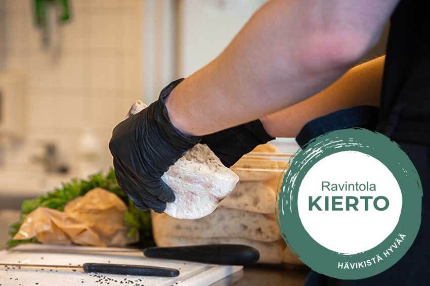 Ravintola Kierron kokki valmistaa ruokaa hävikistä, kuvassa teksti Ravintola Kierto.