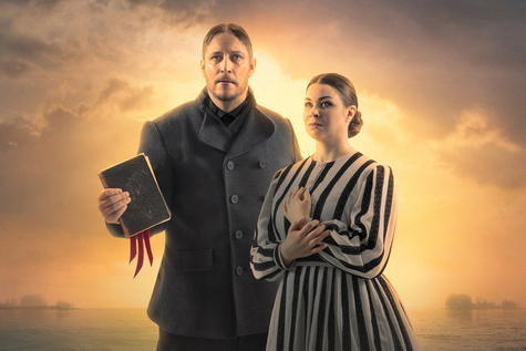 Oopperalaulajat Mika Kares ja Silja Aalto rooliasuissaan.