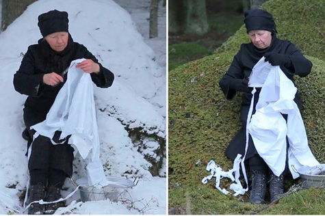 Kaksi kuvaa metsässä matonkuteita leikkaavasta naisesta, toinen kuva talvella lumen keskellä, toinen kesällä.