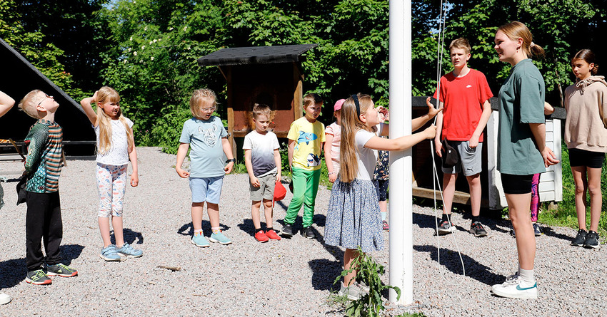 Lapsia kesäleirillä.