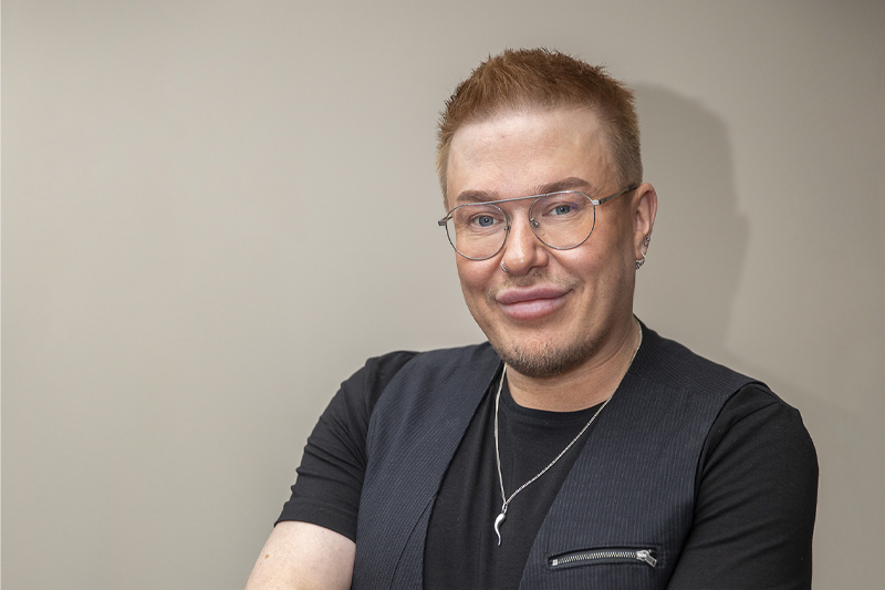 Taiteilija Jesse Kaikuranta.