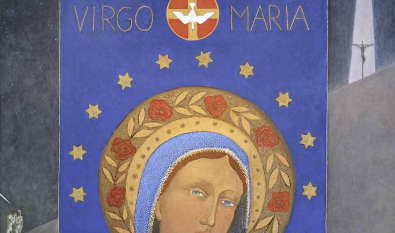 Neitsyt Marian päätä ympäröi kultainen pyhimyskehä, jossa on ruusuja, ja sinisessä taustassa lukee VIRGO MARIA.