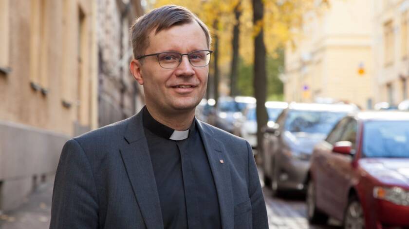Kirkkohallituksen teologian ja ekumenian johtava asiantuntija sekä Helsingin ja Itä-Suomen yliopistojen dosentti Tomi Karttunen.