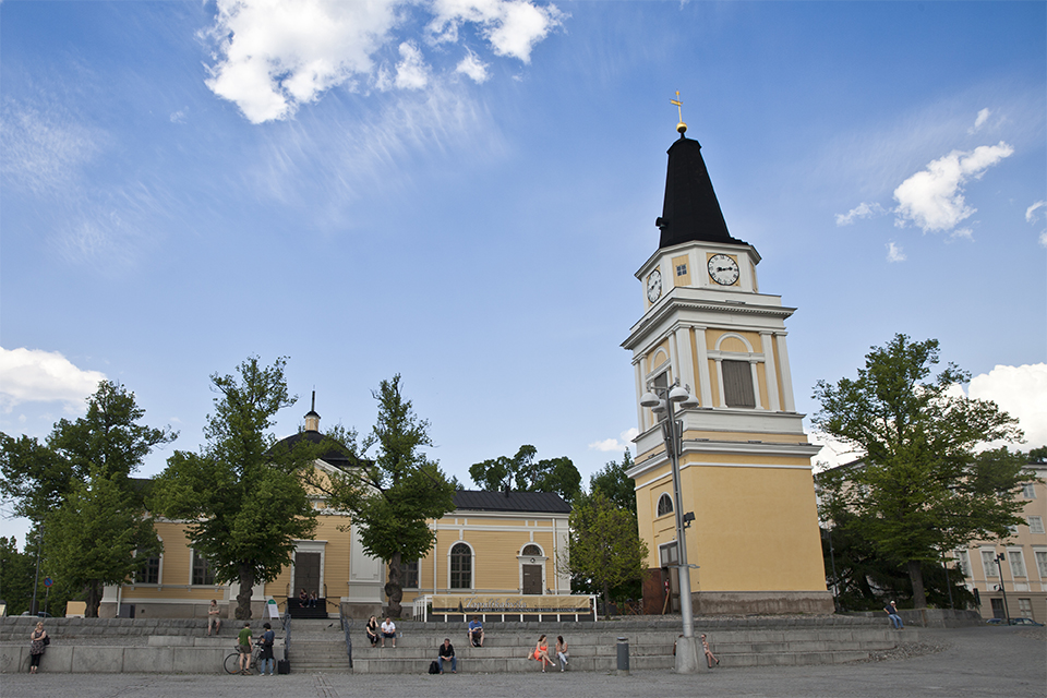 Tampereen keskustorin Vanha kirkko.