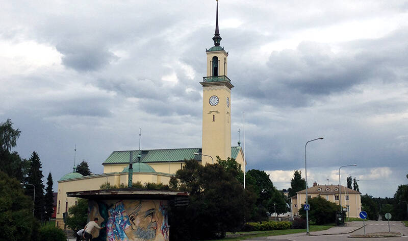 Viinikan kirkon juurella työstetään temppeliä.