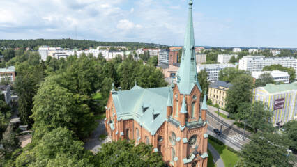 Aleksanterin kirkon ilmakuva.
