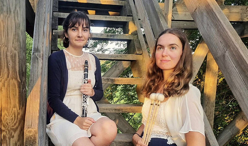 Kamarimusiikkiyhtye Duo Eclipsen soittajat Laure Paris ja Leïla Martin.