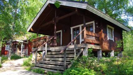 sauna_taustalla_isäntien_talo_netti