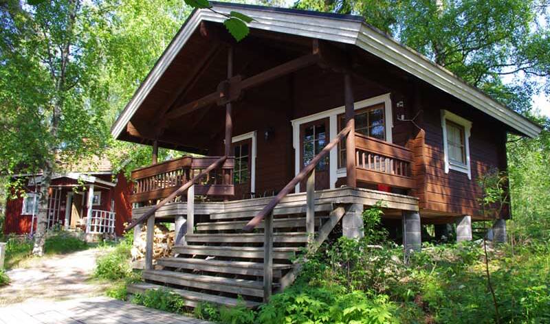sauna_taustalla_isäntien_talo_netti