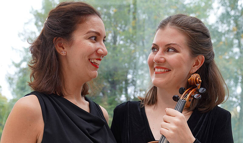 Tampereen filharmonian viulisteja.