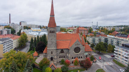 Ilmakuva Tampereen tuomiokirkosta.