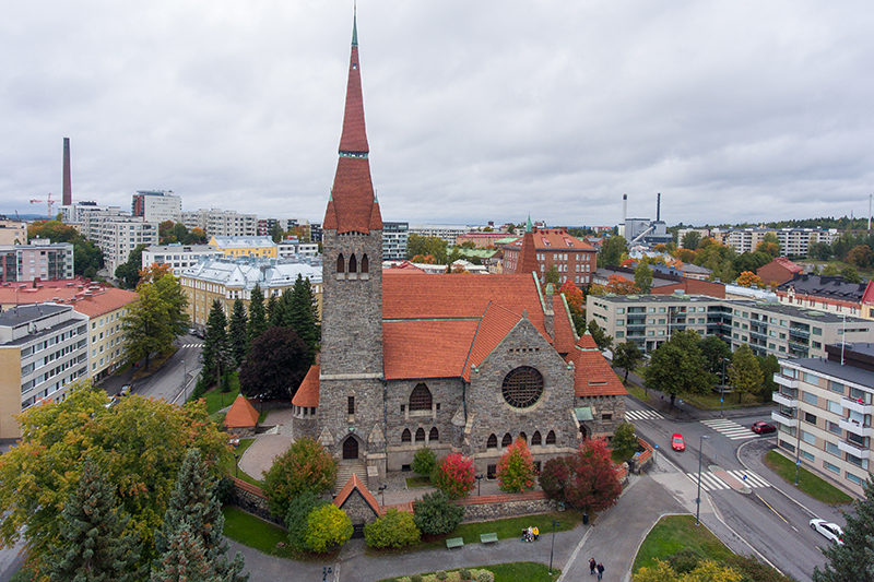 Ilmakuva Tampereen tuomiokirkosta.