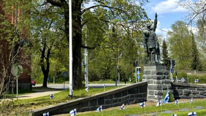 Keväinen kuva Messukylän sanrkarihaudoilta