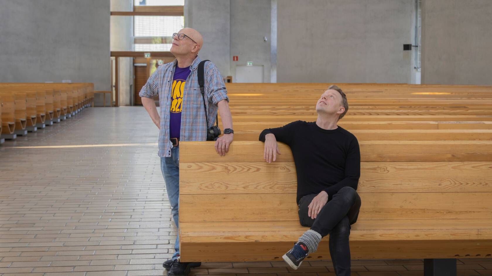Hannu Jukola ja Mikko Pollari kuvattuna Kalevan kirkossa.